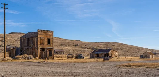Arizona Ghost Towns Road Trip: 10 Abandoned Towns Worth the Drive (2026) Arizona ghost towns road trip featuring historic towns like Jerome, Oatman, and Vulture City in Arizona