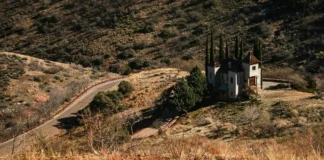 Best things to do in Jerome AZ featuring the historic ghost town and scenic Verde Valley views