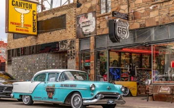 Bisbee AZ History: The Epic Tale of a Vibrant Copper Town That Never Gave Up Historic view of Bisbee Arizona showcasing its mining heritage and artistic revival, highlighting key moments in Bisbee AZ history.