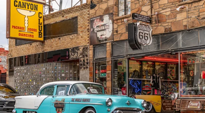 Bisbee AZ History: The Epic Tale of a Vibrant Copper Town That Never Gave Up Historic view of Bisbee Arizona showcasing its mining heritage and artistic revival, highlighting key moments in Bisbee AZ history.