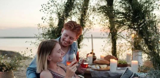 Bisbee AZ for Couples: The Most Romantic Weekend in Southern Arizona Bisbee AZ for Couples featuring romantic streets, cozy cafes, scenic views, and historic attractions for a memorable getaway.