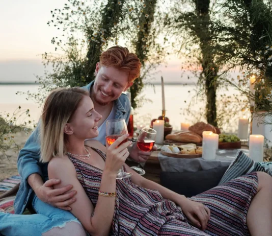Bisbee AZ for Couples: The Most Romantic Weekend in Southern Arizona Bisbee AZ for Couples featuring romantic streets, cozy cafes, scenic views, and historic attractions for a memorable getaway.