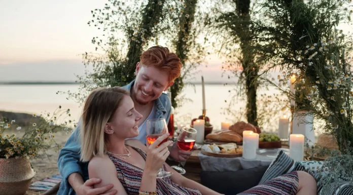 Bisbee AZ for Couples: The Most Romantic Weekend in Southern Arizona Bisbee AZ for Couples featuring romantic streets, cozy cafes, scenic views, and historic attractions for a memorable getaway.