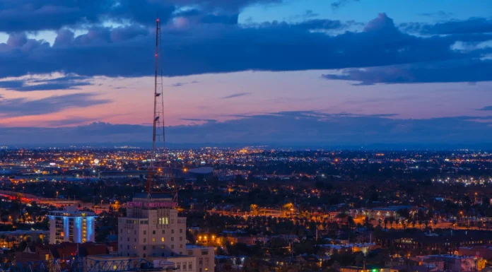 Best Day Trips from Phoenix AZ to Small Towns: 10 Drives Worth Taking Day trips from Phoenix featuring scenic Arizona destinations, desert landscapes, and charming small towns.