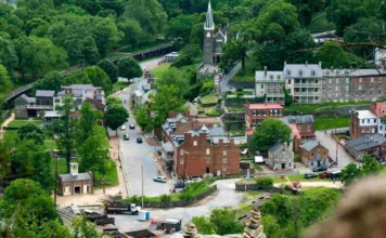 Best Small Towns in Virginia: 14 Shenandoah and Blue Ridge Gems Best small towns in Virginia featuring Staunton, Lexington, Luray, Orange, and Chincoteague