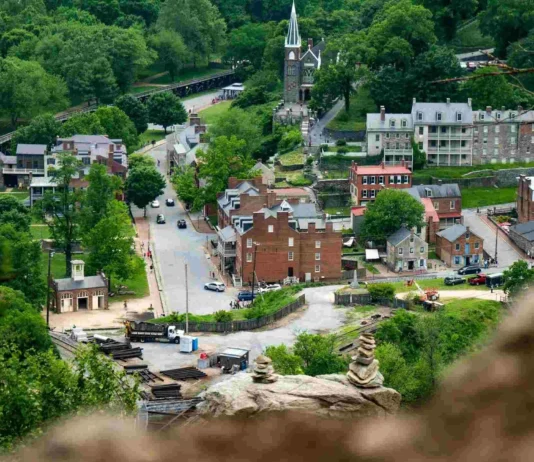 Best Small Towns in Virginia: 14 Shenandoah and Blue Ridge Gems Best small towns in Virginia featuring Staunton, Lexington, Luray, Orange, and Chincoteague