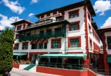 Copper Queen Hotel Bisbee AZ: Exceptional Guide to Arizona’s Most Haunted Historic Hotel Copper Queen Hotel Bisbee historic hotel exterior in downtown Bisbee Arizona