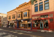 Free Things to Do in Bisbee AZ: 15 No-Cost Experiences Worth Having Free things to do in Bisbee AZ, including historic downtown, scenic viewpoints, colorful streets, and public art.