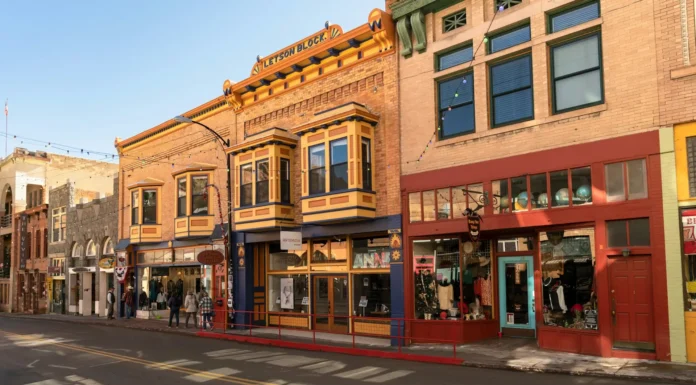 Free Things to Do in Bisbee AZ: 15 No-Cost Experiences Worth Having Free things to do in Bisbee AZ, including historic downtown, scenic viewpoints, colorful streets, and public art.